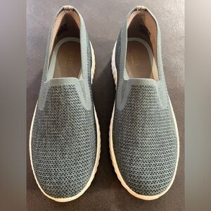 BZees Womens Green Slip-On Shoes Sneakers Comfort 10M